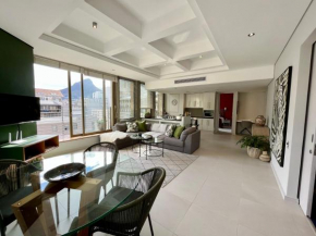 #1103 Cartwright - Oasis on Adderley